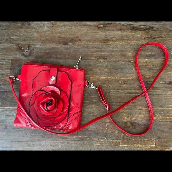 Mellow World Red Rose Purse - Picture 1 of 5